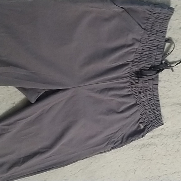 Man Amazon  essentials  pants. - Picture 8 of 10